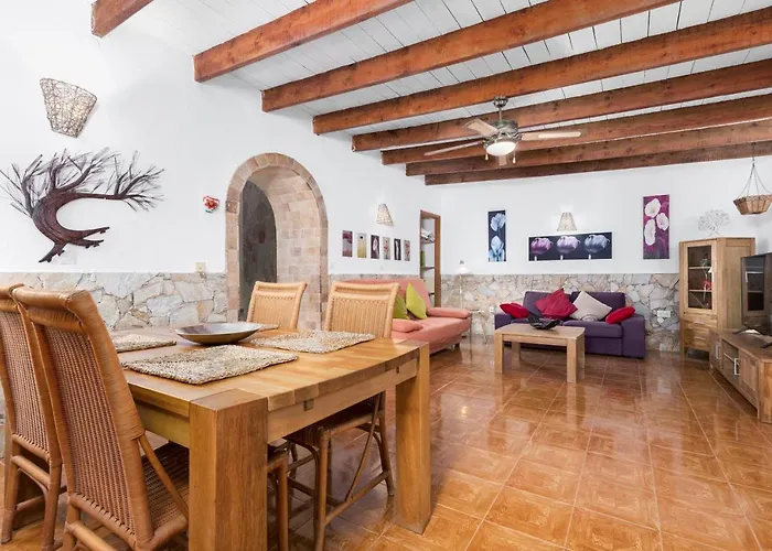 Home2book Quiet With Private Pool Triquivijate