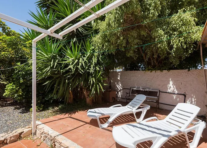 Semesterbostad Home2book Quiet With Private Pool